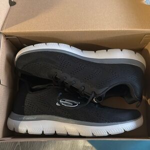 New mens sketchers lace up shoes
